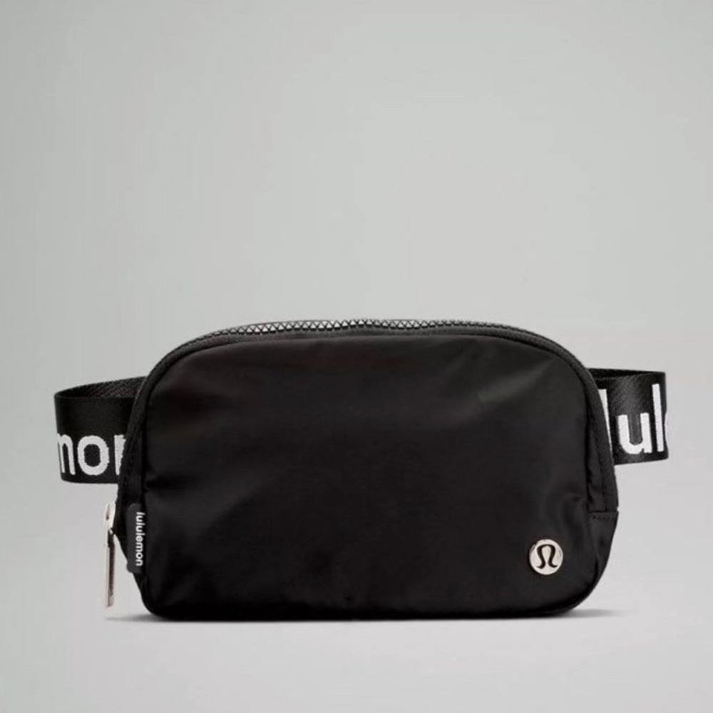 Lululemon Everywhere Belt Bag